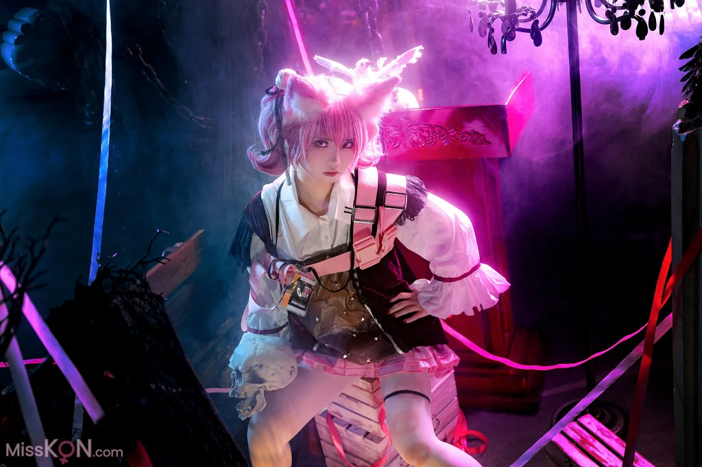 Coser@伊喵君: 明日方舟巫恋 (18 photos)