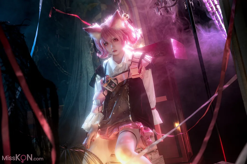 Coser@伊喵君: 明日方舟巫恋 (18 photos)