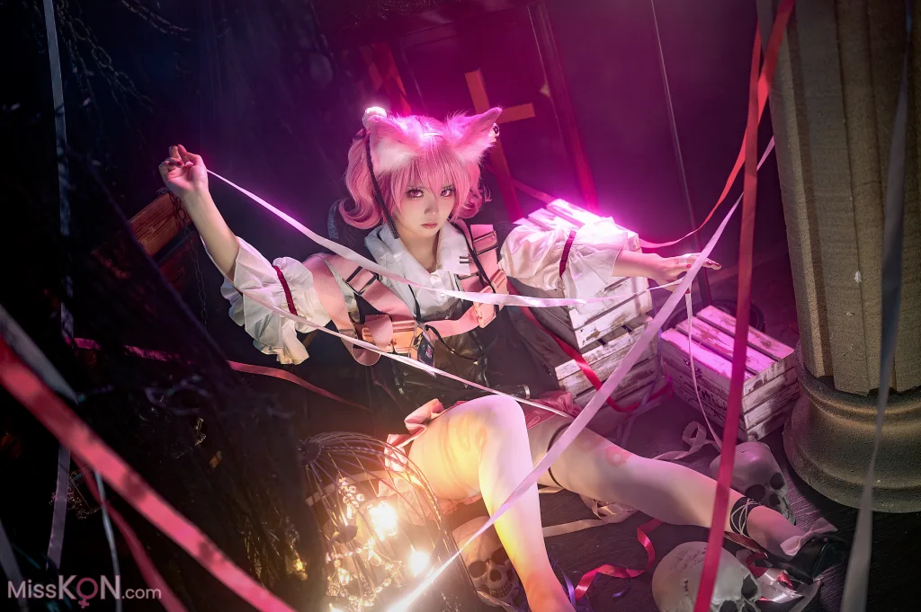 Coser@伊喵君: 明日方舟巫恋 (18 photos)
