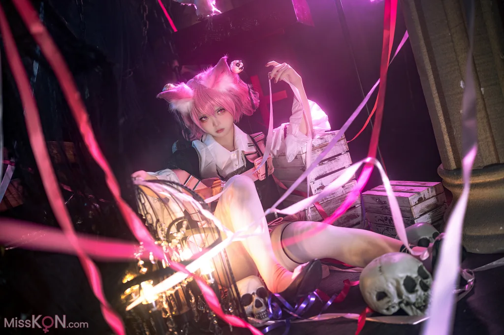 Coser@伊喵君: 明日方舟巫恋 (18 photos)