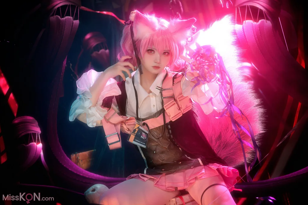 Coser@伊喵君: 明日方舟巫恋 (18 photos)