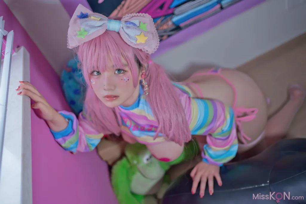Coser@阿半今天很开心: 粉色双马尾 (43 photos)