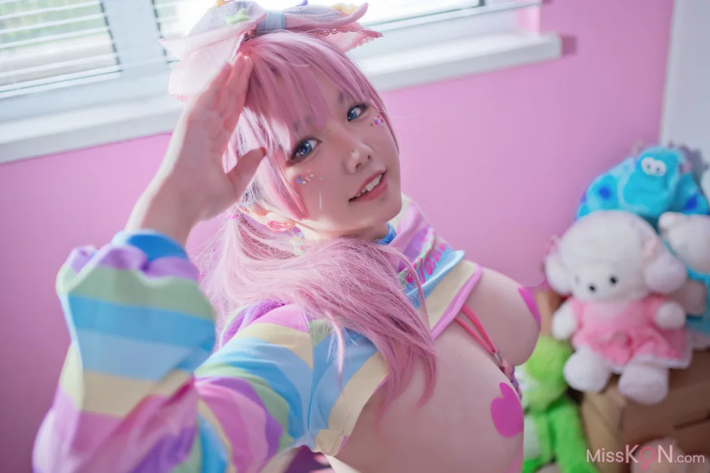 Coser@阿半今天很开心: 粉色双马尾 (43 photos)