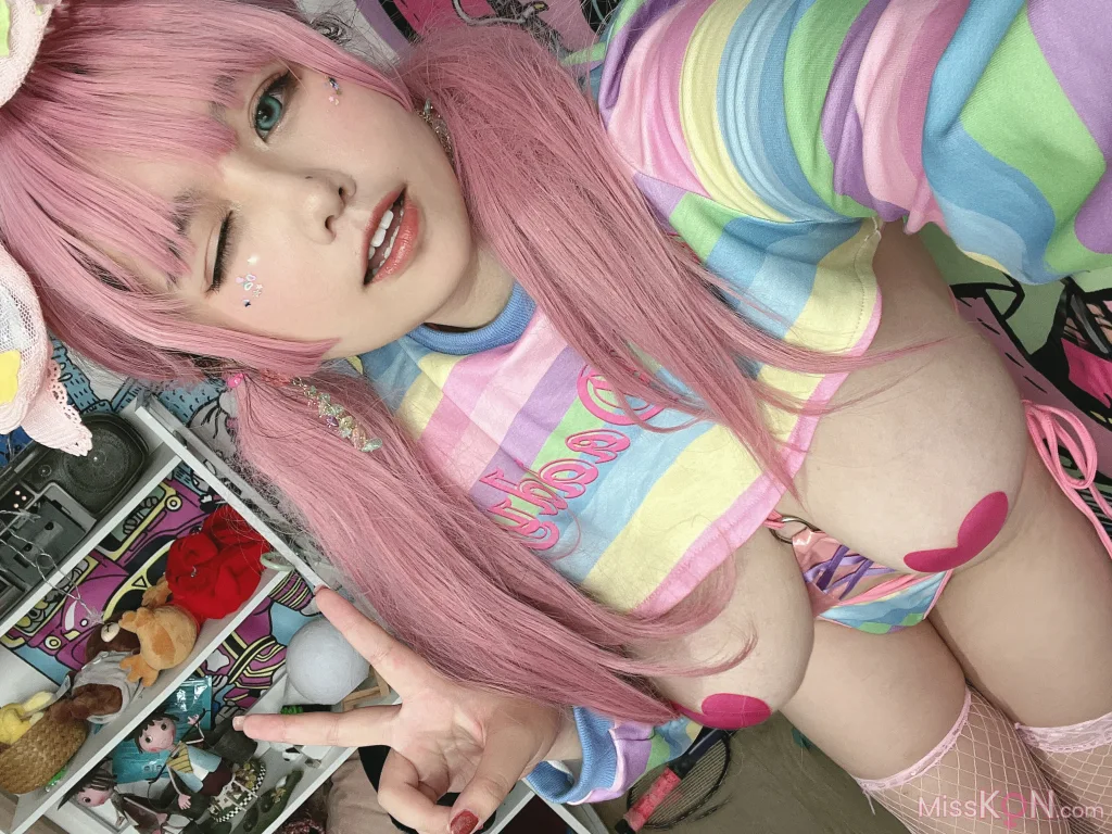 Coser@阿半今天很开心: 粉色双马尾 (43 photos)