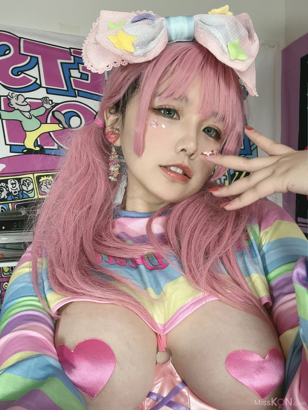 Coser@阿半今天很开心: 粉色双马尾 (43 photos)