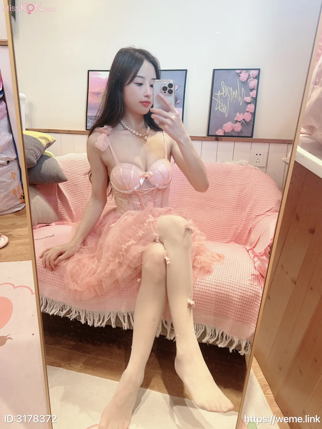 小萌子: 粉色萌妹 (46 photos)