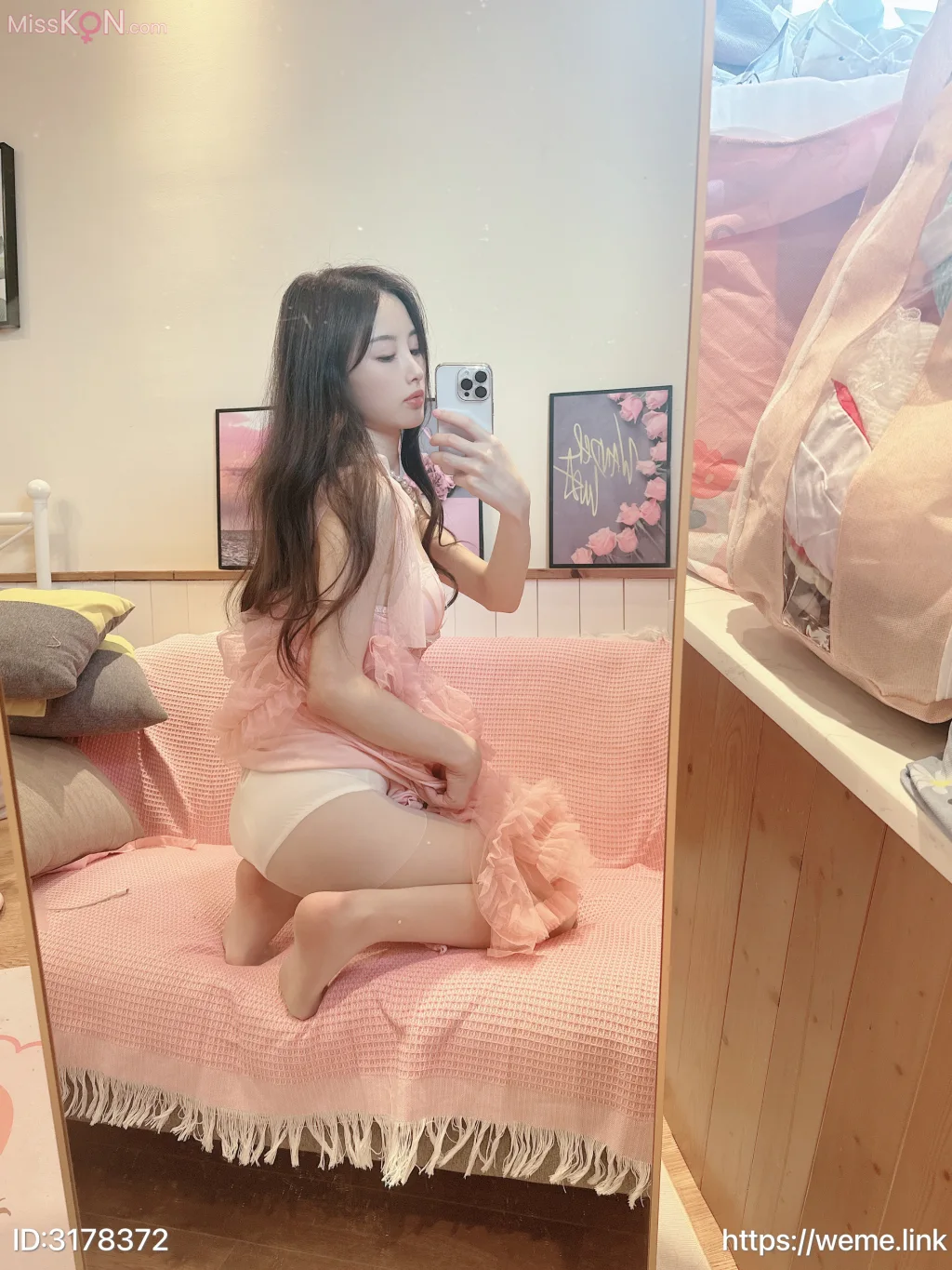 小萌子: 粉色萌妹 (46 photos)