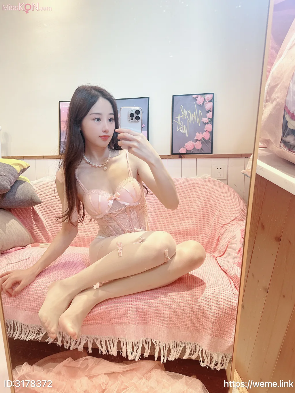 小萌子: 粉色萌妹 (46 photos)