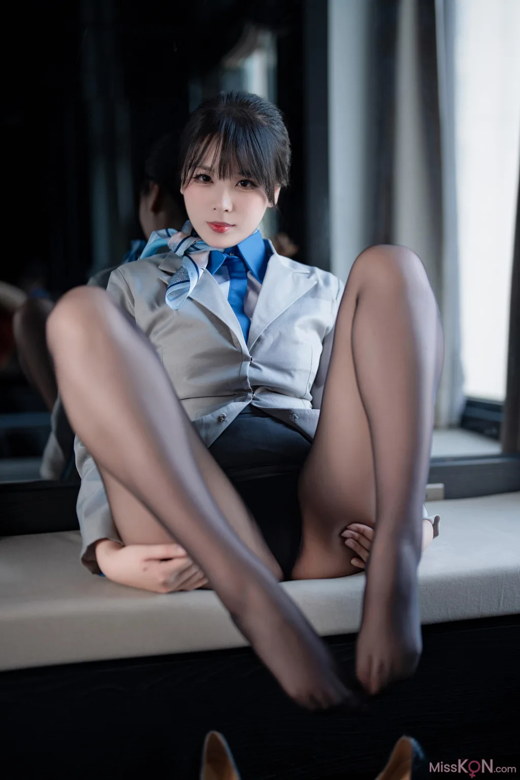Coser@轩萧学姐: 空姐室内黑丝 (75 photos)
