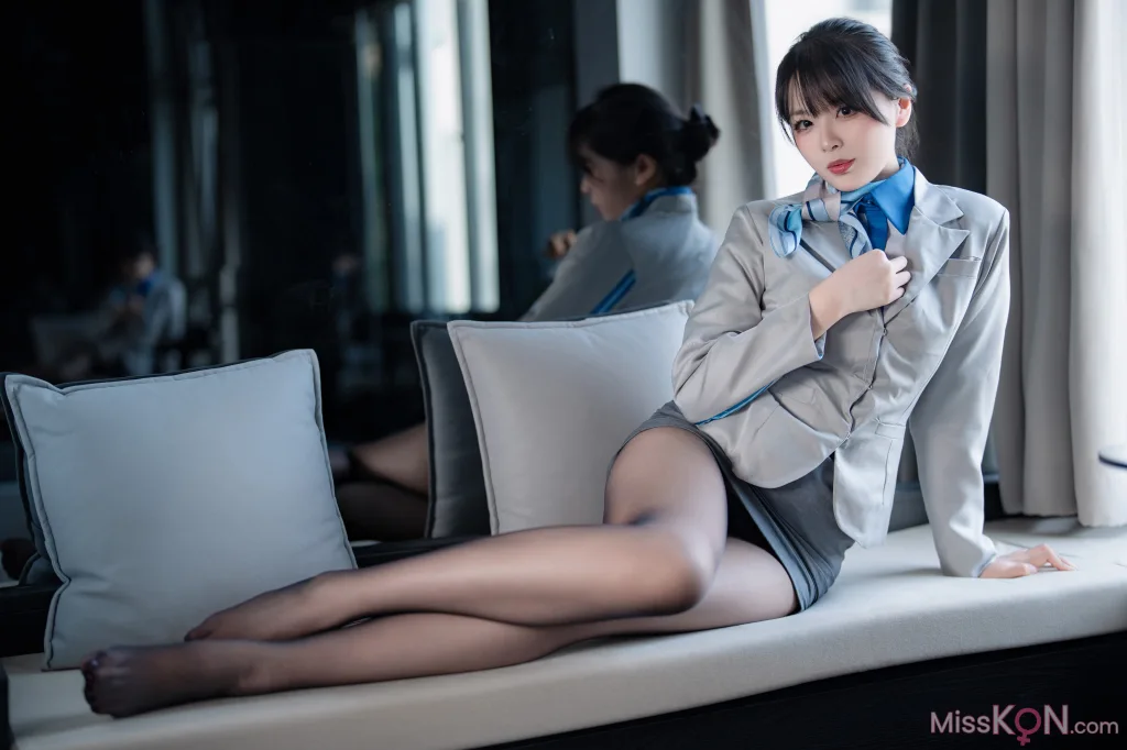 Coser@轩萧学姐: 空姐室内黑丝 (75 photos)