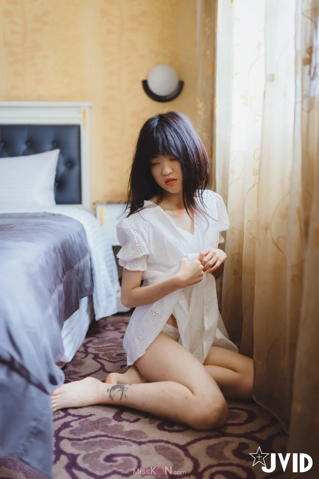 [JVID] (全裸無碼)18歲女高中生 缺錢全奉獻!!陪大家過好年~!! (100 photos)