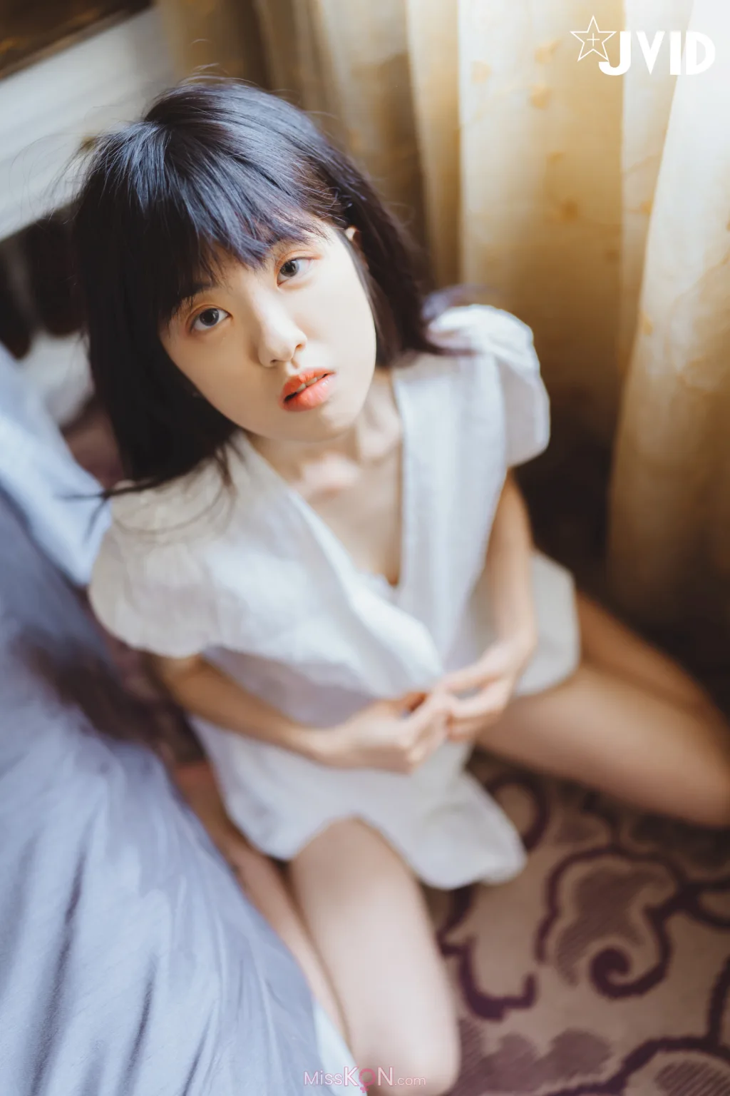 [JVID] (全裸無碼)18歲女高中生 缺錢全奉獻!!陪大家過好年~!! (100 photos)