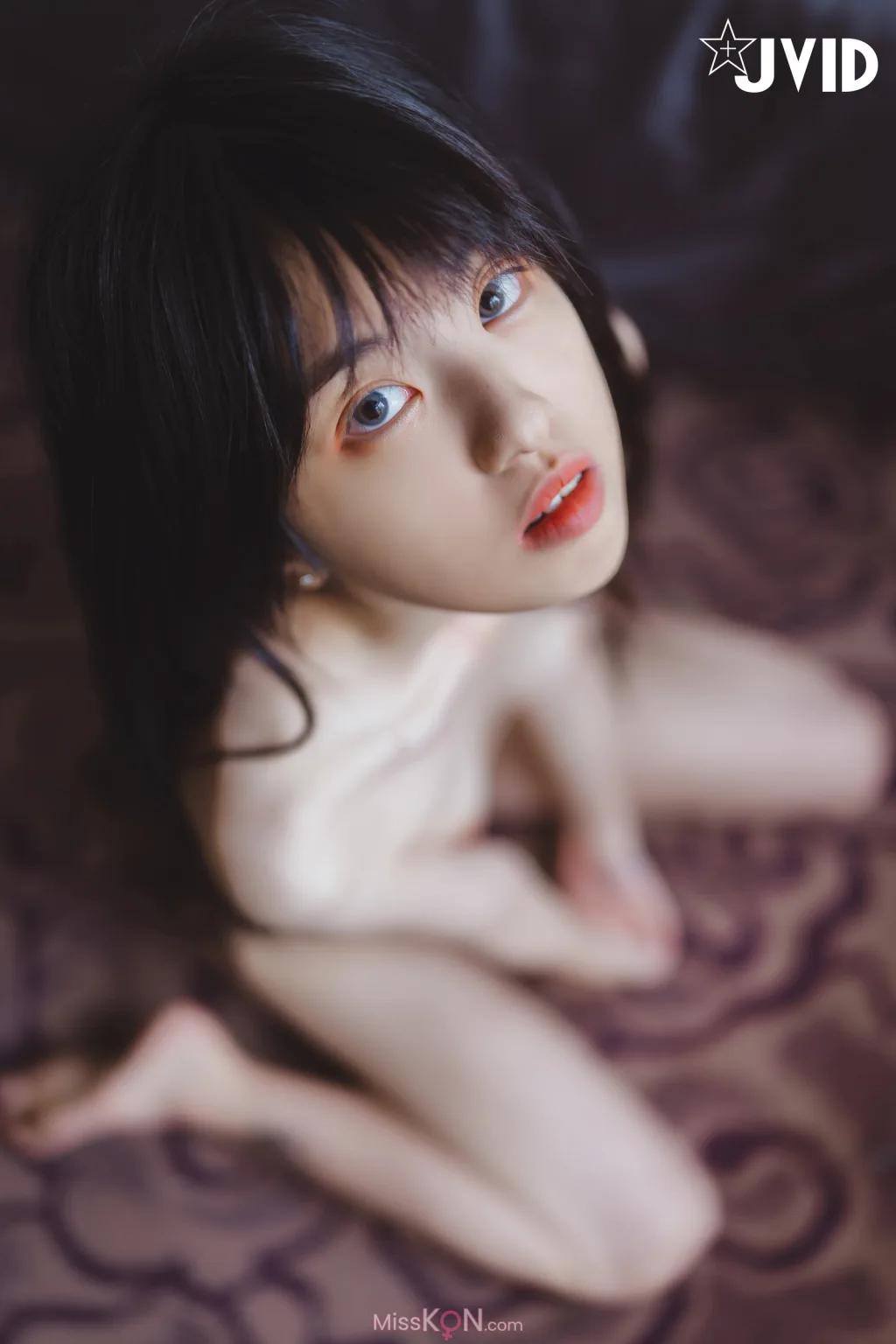 [JVID] (全裸無碼)18歲女高中生 缺錢全奉獻!!陪大家過好年~!! (100 photos)