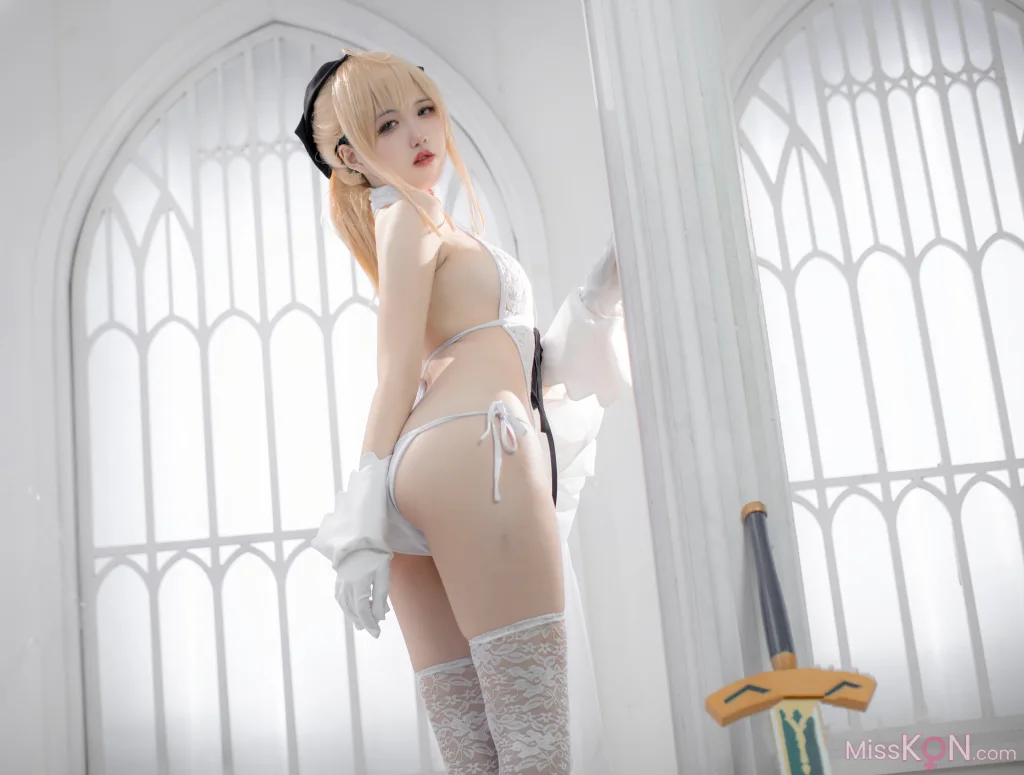 Coser@阿薰kaOri: FGO 白Saber (50 ảnh)