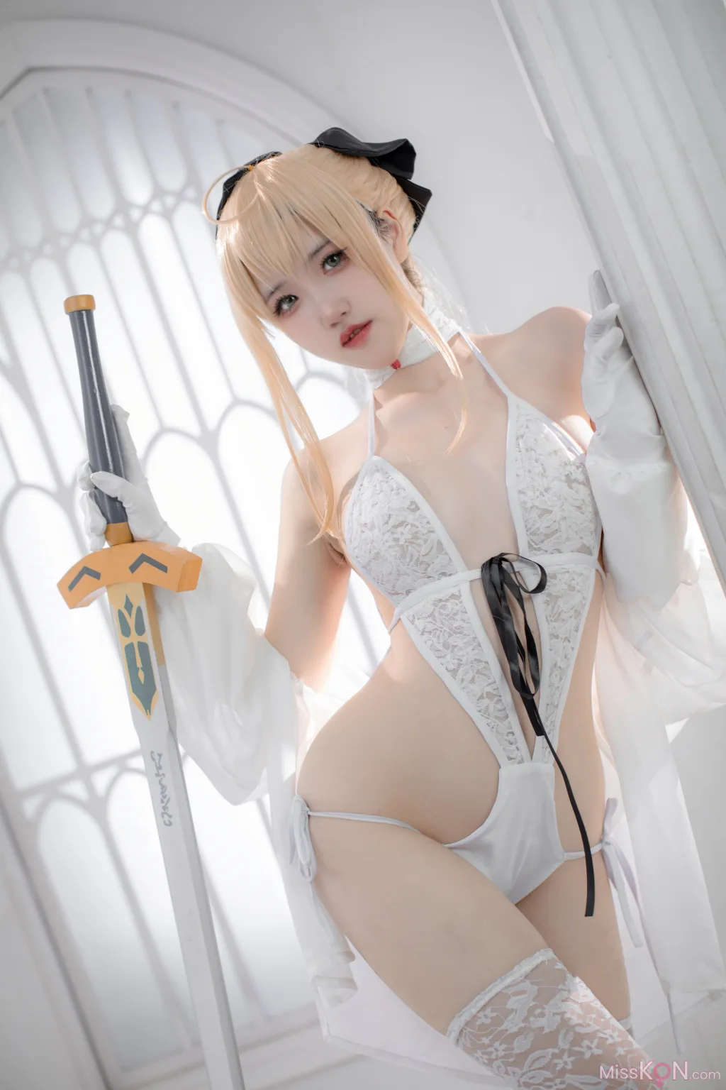 Coser@阿薰kaOri: FGO 白Saber (50 photos)