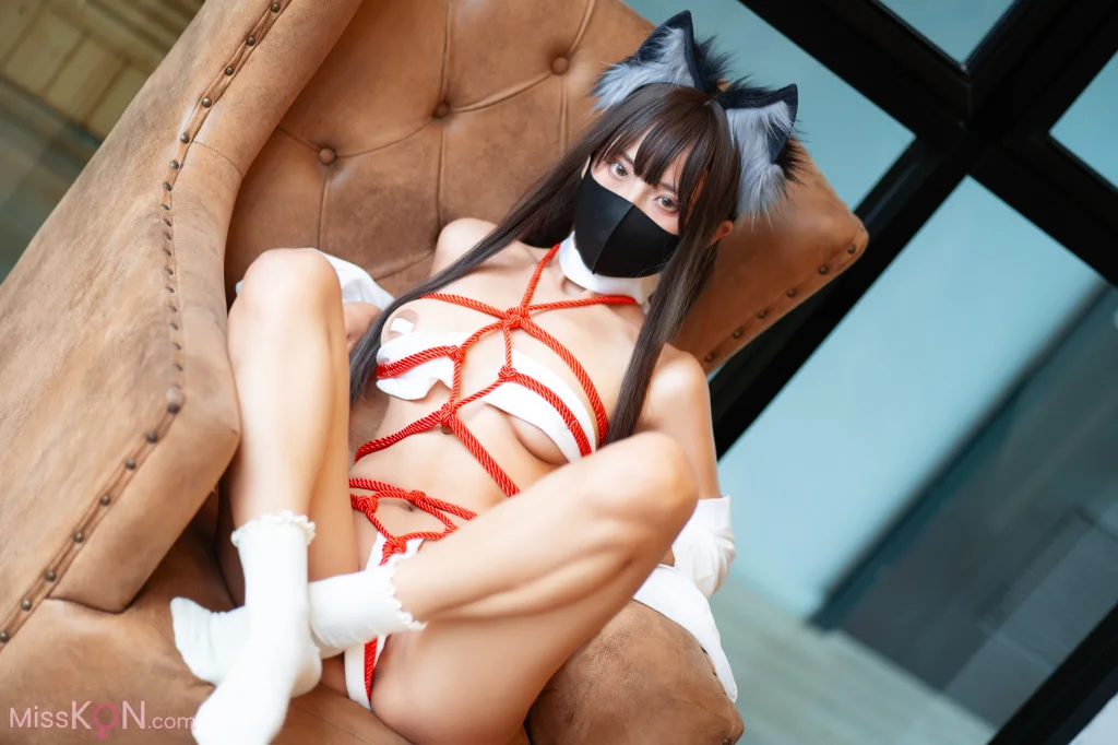 Coser@职业奶妈三水子: 束缚巫女 (56 photos)