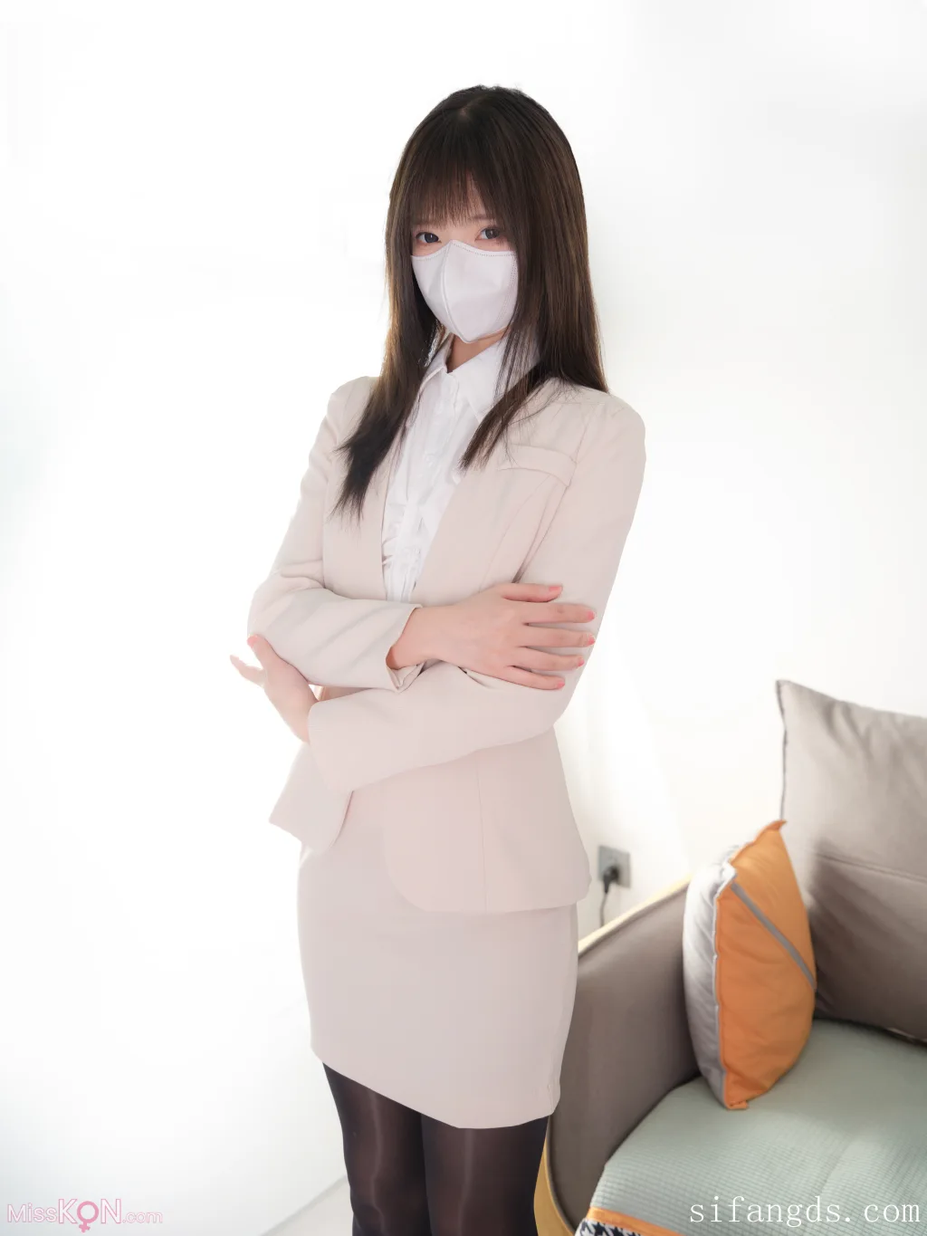 [紧急企划] 见希w: R18 内部私定 OL&amp;瑜伽裤+4K视频 (105 ảnh )