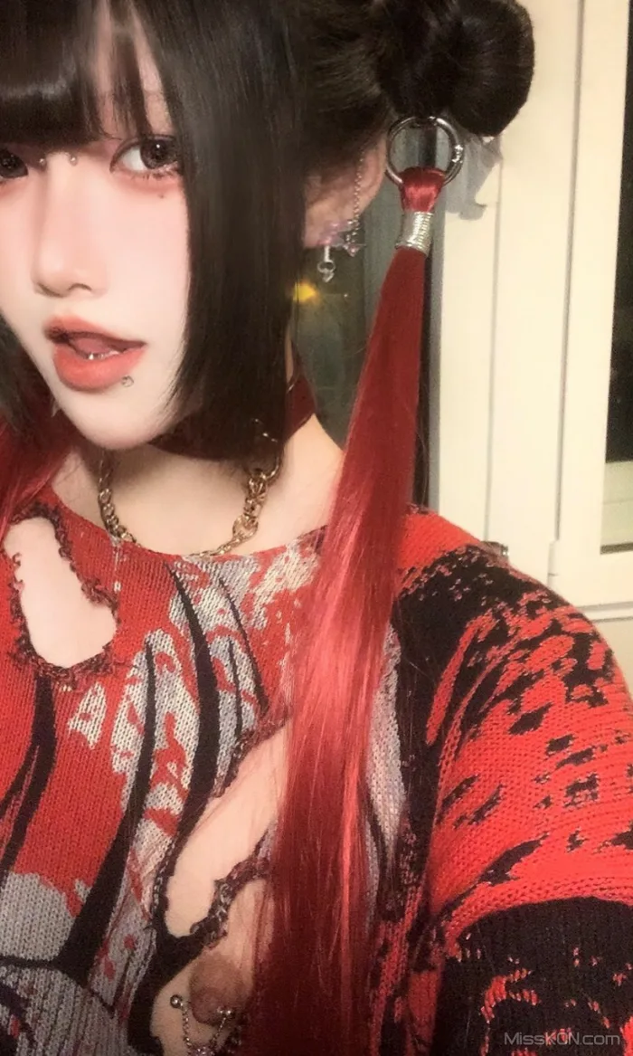 Coser@不得惹 (iuueas): 反差少女露出 小小年纪就这么放荡 (68 photos )