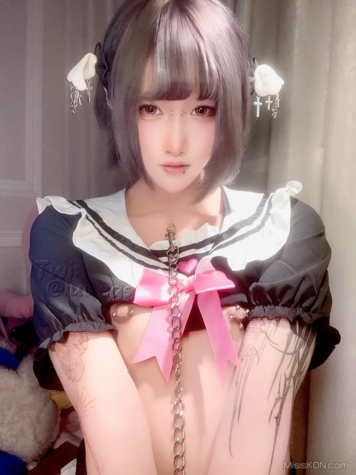 Coser@不得惹 (iuueas): 反差少女露出 小小年纪就这么放荡 (68 photos )