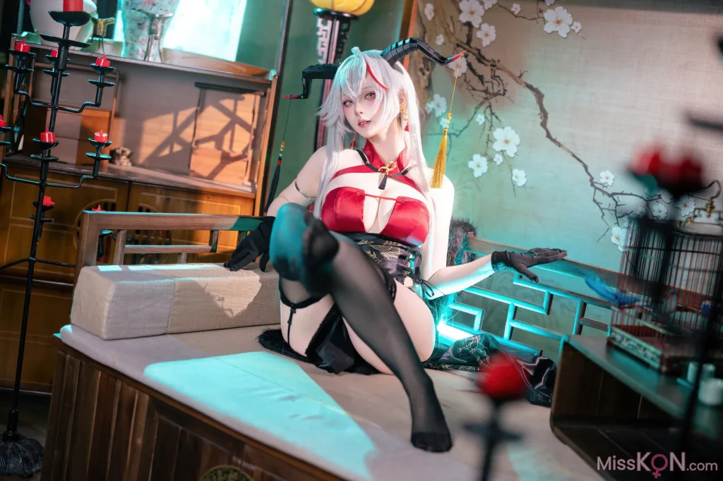 Coser@屿鱼: 碧蓝航线 埃吉尔旗袍 (50 photos)