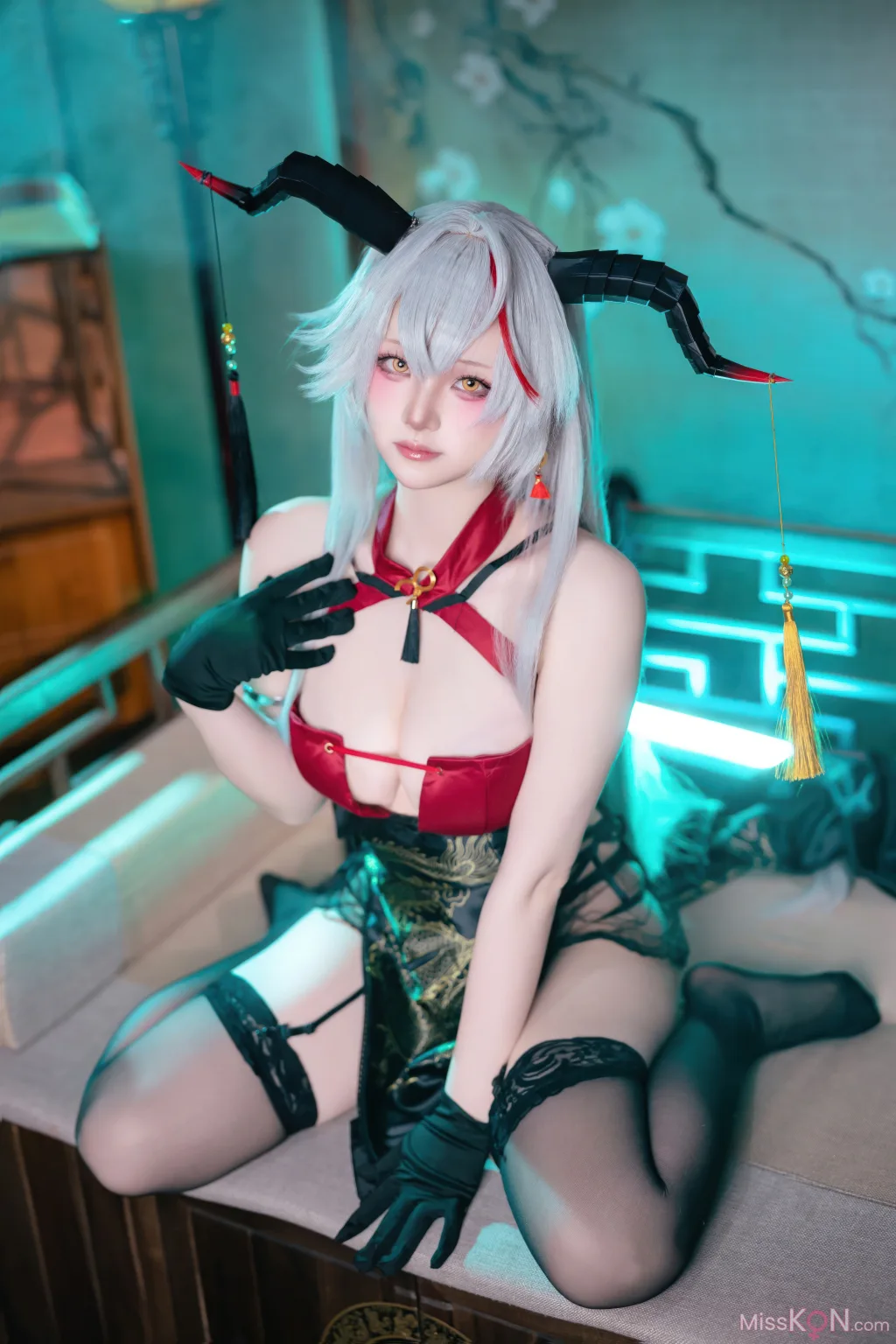 Coser@屿鱼: 碧蓝航线 埃吉尔旗袍 (50 photos)