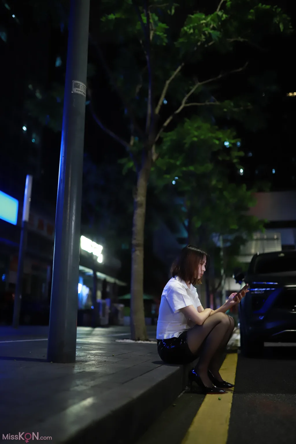 Coser@上杉绘梨落: 被人跟踪 (102 photos)