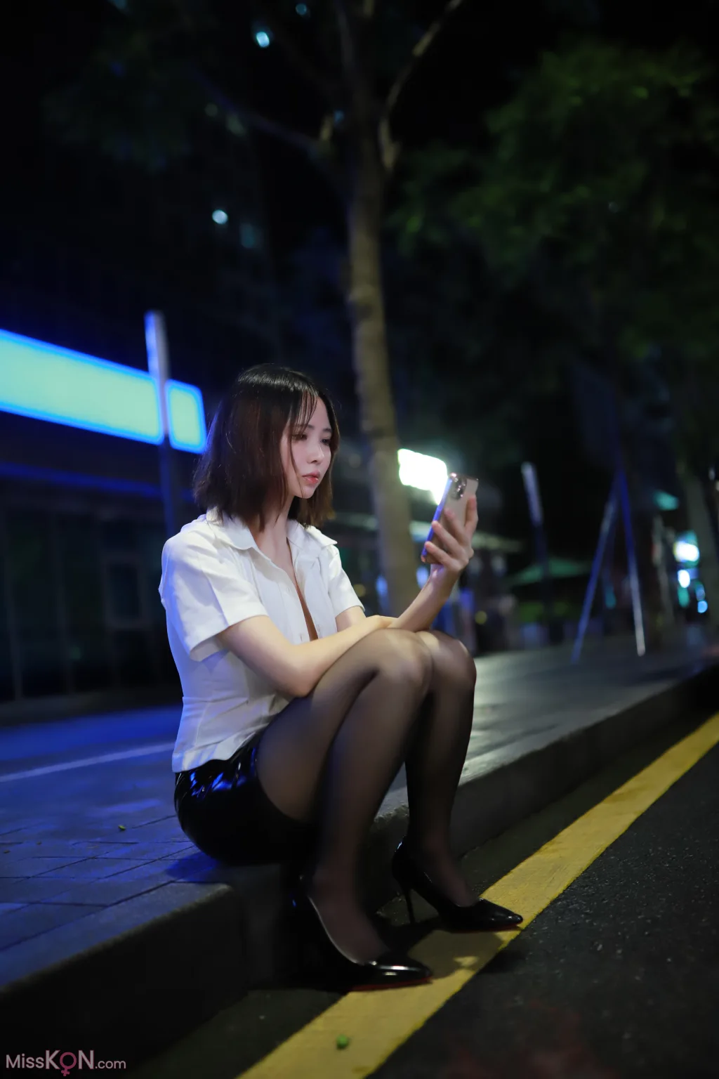 Coser@上杉绘梨落: 被人跟踪 (102 photos) – Page 2