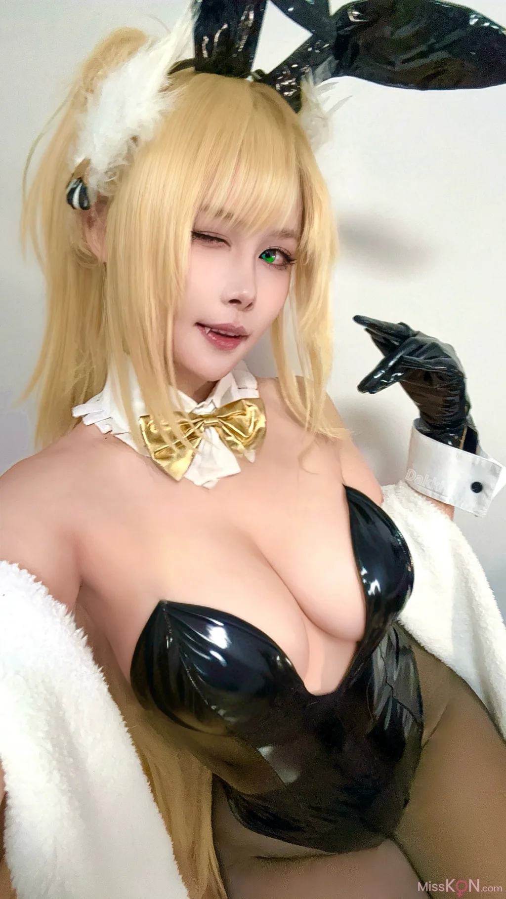 Coser@Dakki伊: Nikke露菲兔女郎自拍 (15 photos)