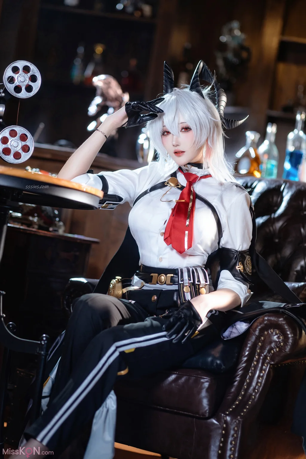 Coser@瓜希酱: 鸣潮 赞妮 (20 photos)