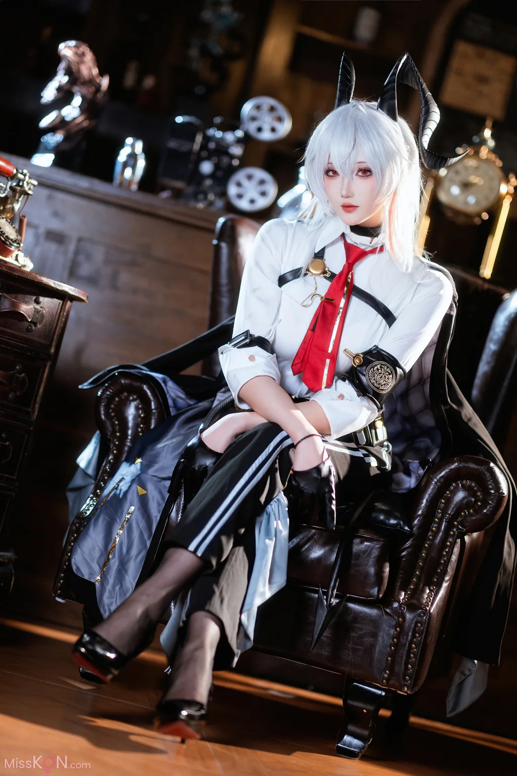 Coser@瓜希酱: 鸣潮 赞妮 (20 photos)