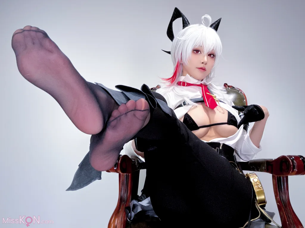 Coser@水淼Aqua: 贊妮 自拍 (30 photos)