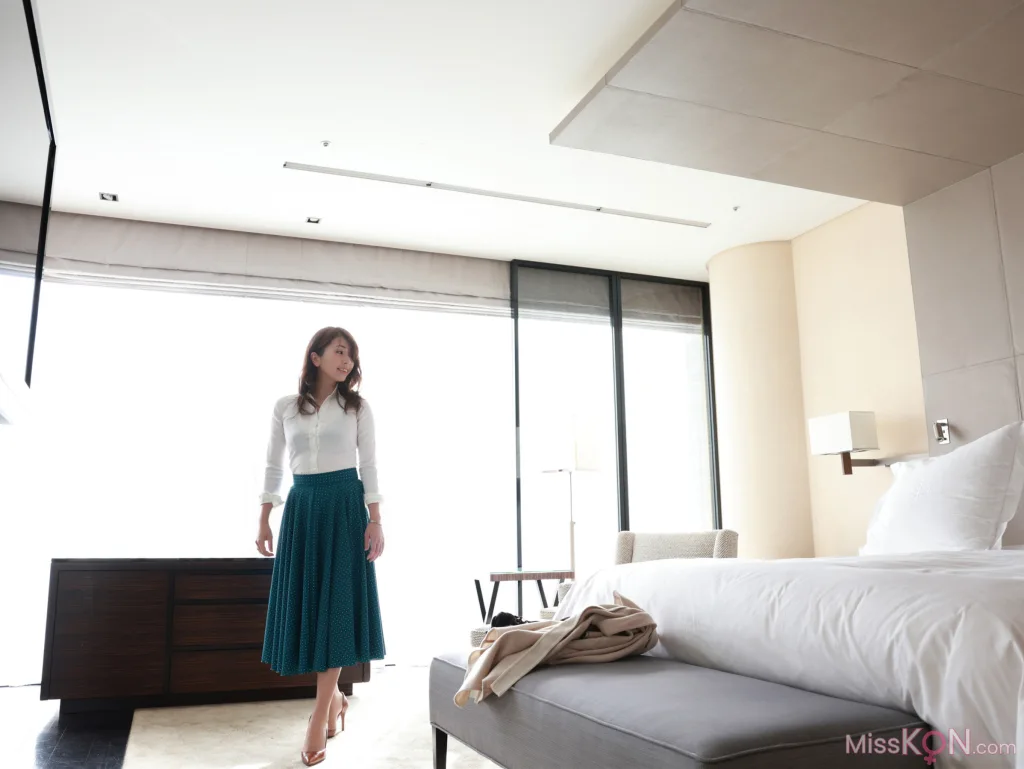 [JP] 杉本佳代(グラビア酒クズ子): 週刊現代デジタル写真集 元静岡放送人『衝撃の完全ヌード』 (45 photos)