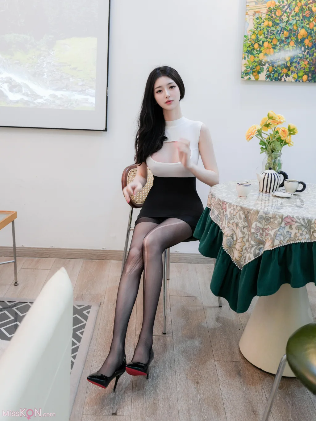 [XR Uncensored] 白小蝶: R18 秀人网模特 紧身裙下的黑丝 (79 photos) – Page 4