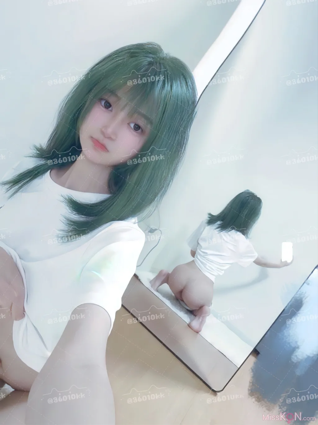 Coser@困困大王(36010kk): 嫩妹露脸 (31 photos + 83 videos)