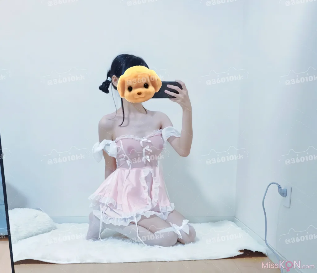 Coser@困困大王(36010kk): 嫩妹露脸 (31 photos + 83 videos)