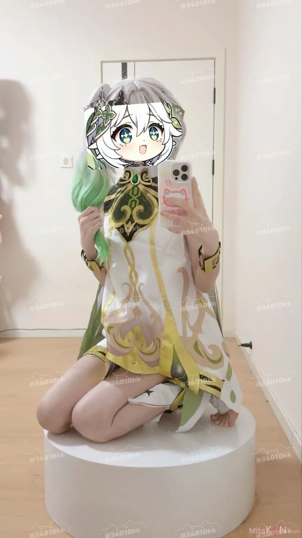 Coser@困困大王(36010kk): 嫩妹露脸 (31 photos + 83 videos)