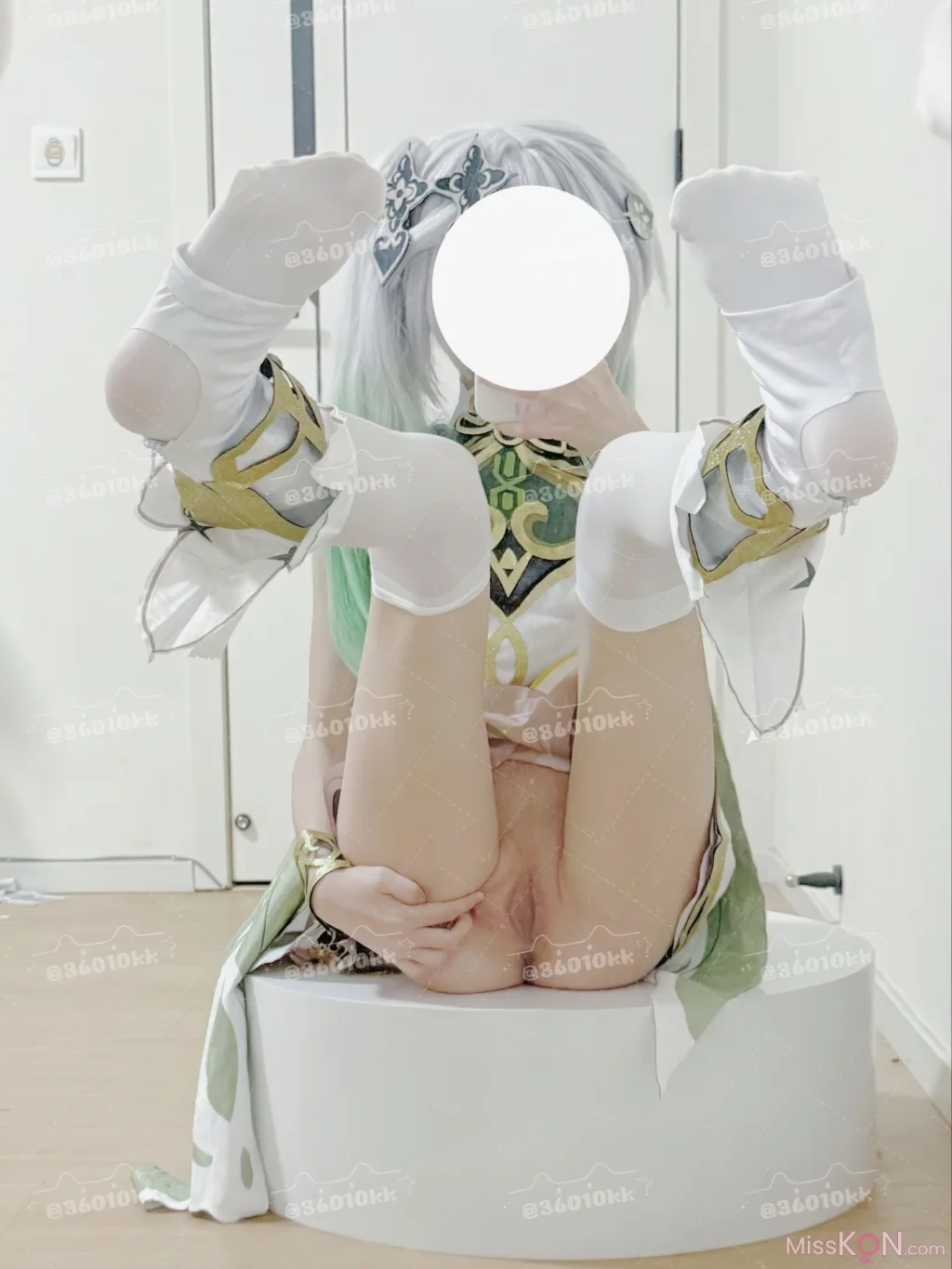 Coser@困困大王(36010kk): 嫩妹露脸 (31 photos + 83 videos)