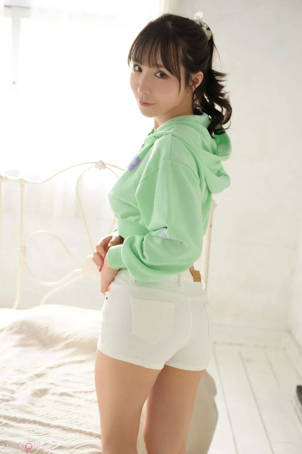 [JP] Ao Ebisaki (海老咲あお): FRIDAYデジタル写真集 あおに染まる Vol.1 (84 photos)