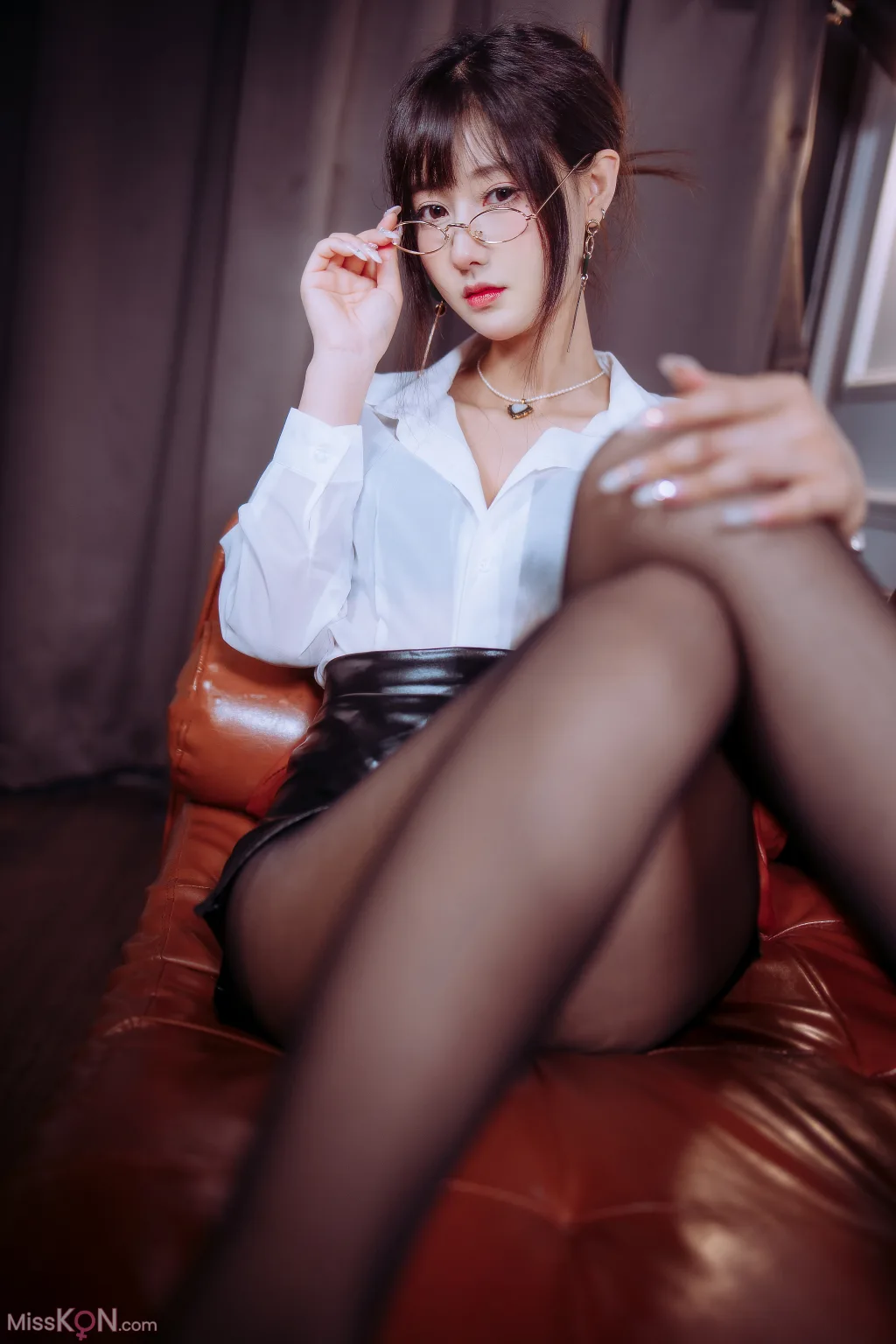 Coser@羽生三未: 半透OL (27 photos)