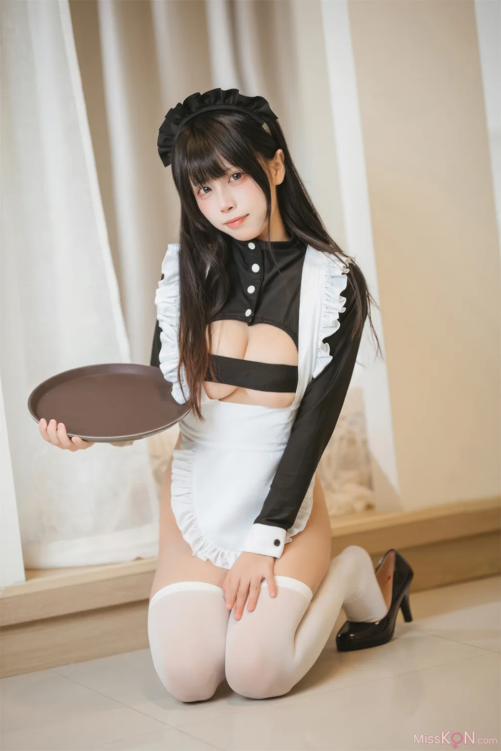 Coser@三無人型: 高叉女仆 (42 photos)