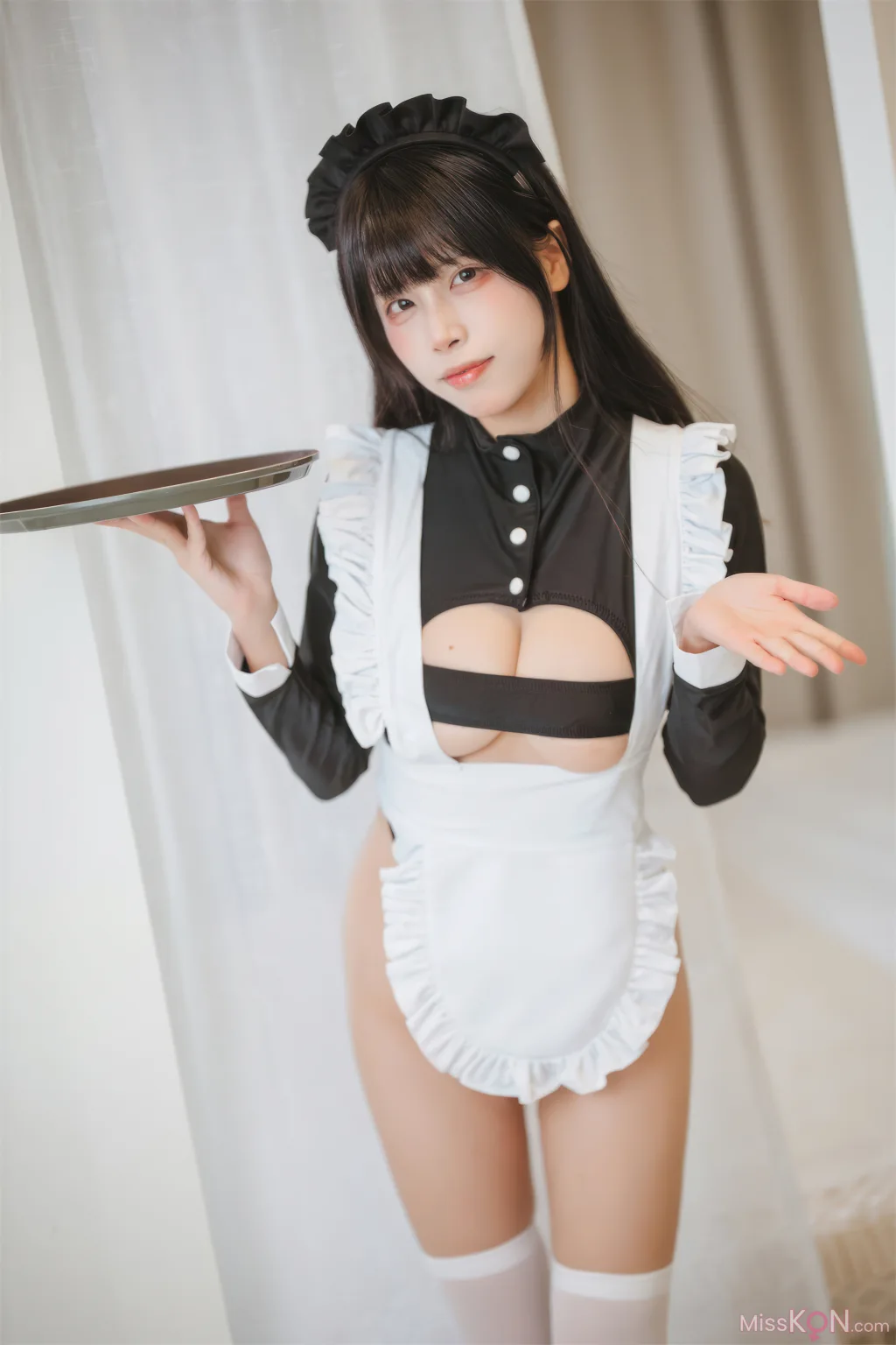 Coser@三無人型: 高叉女仆 (42 photos)