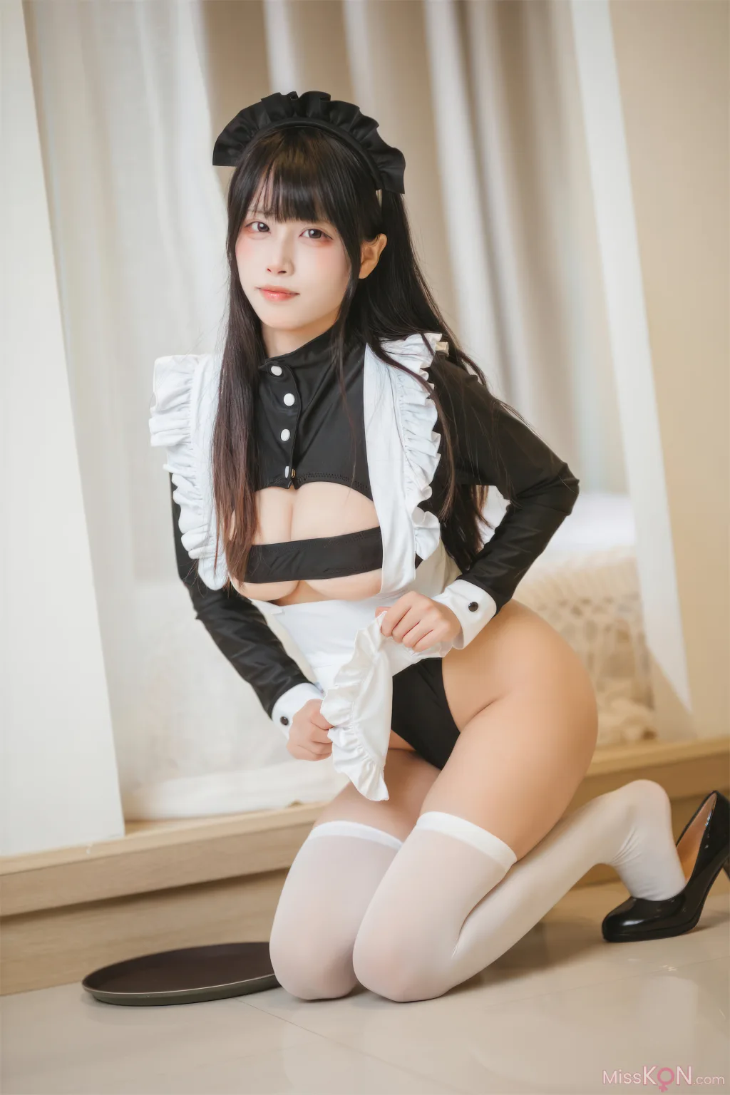 Coser@三無人型: 高叉女仆 (42 photos)