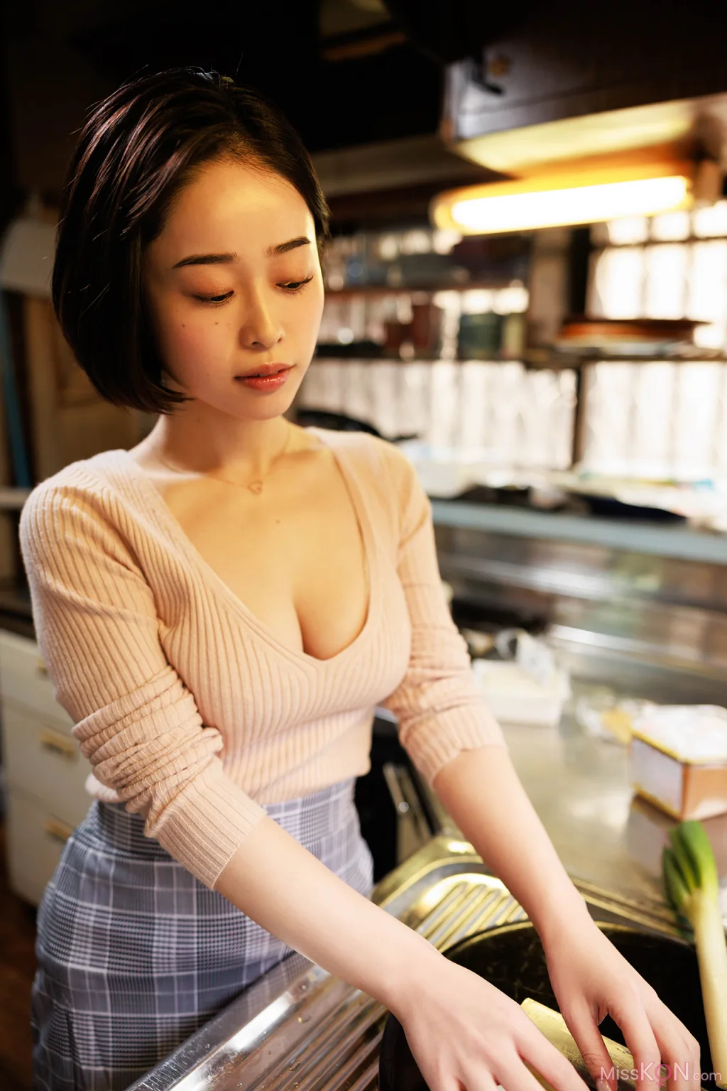 [JP] MINAMO: 誘惑の果てに (87 photos)