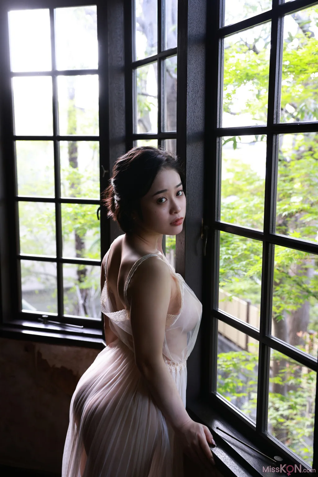 [JP] MINAMO: 週刊ポストデジタル写真集 煌めきの波紋 (79 photos)