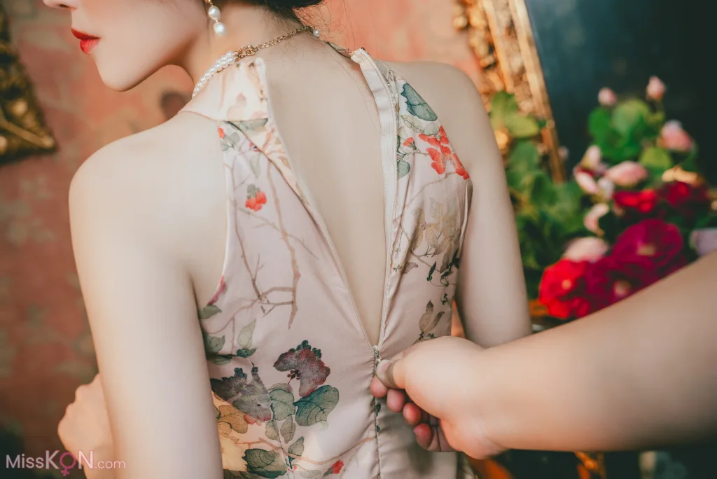 Coser@鹿八岁: 特工的堕落·前篇 (115 photos + 1 video)