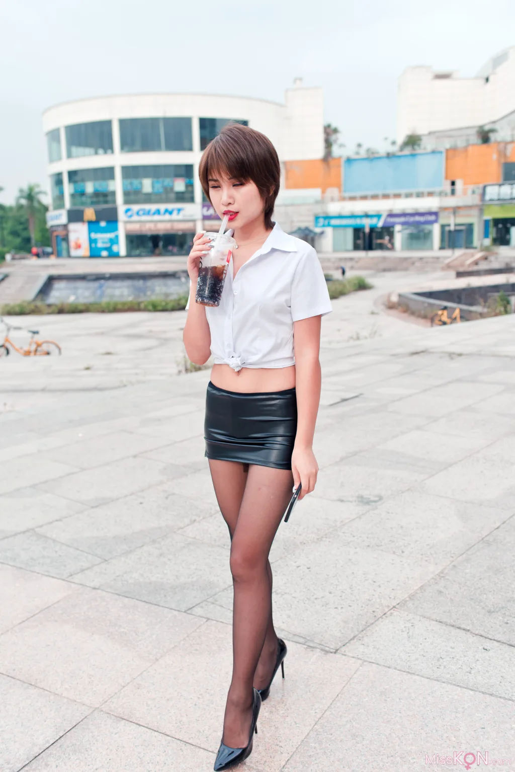 [精选街拍作品] MJ-004: 萌宝儿皮裙黑丝 (196 photos + 3 videos)