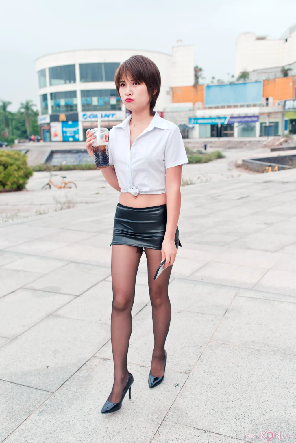 [精选街拍作品] MJ-004: 萌宝儿皮裙黑丝 (196 photos + 3 videos)