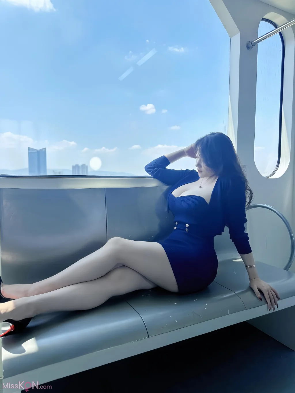 可可西yyy: 红色小内裤 (47 photos + 2 videos)