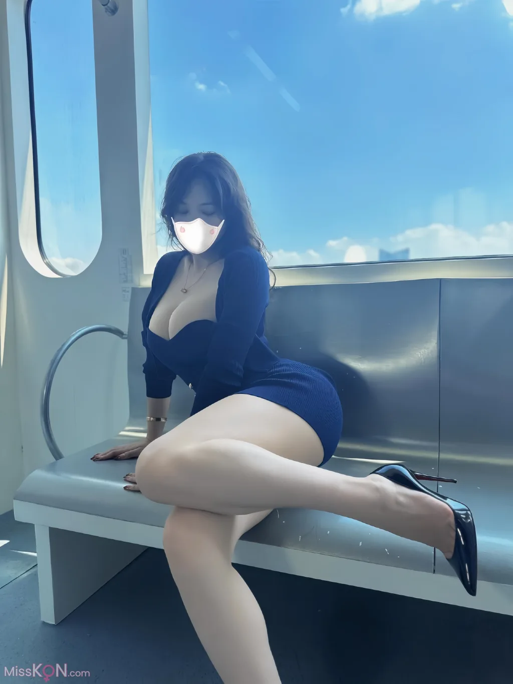 可可西yyy: 红色小内裤 (47 photos + 2 videos)