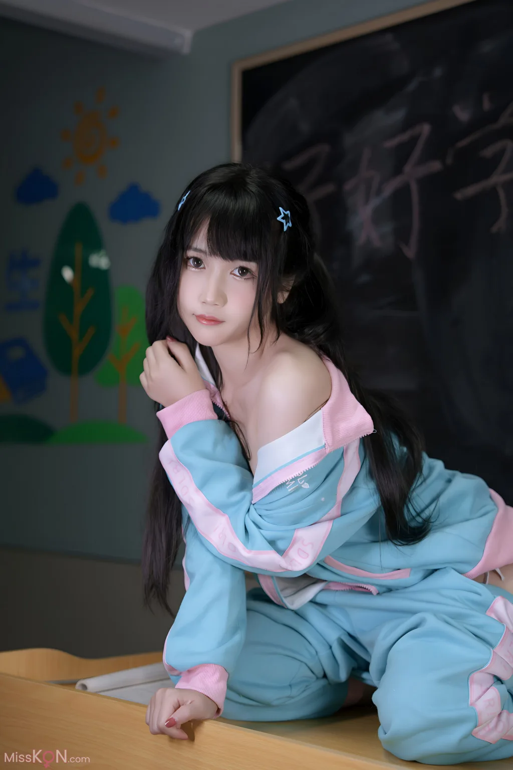 Coser@不呆猫: 涂油教室实习生 (76 photos + 1 video)
